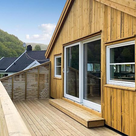 2 Bedroom Stunning Home In Lyngdal Kültér fotó