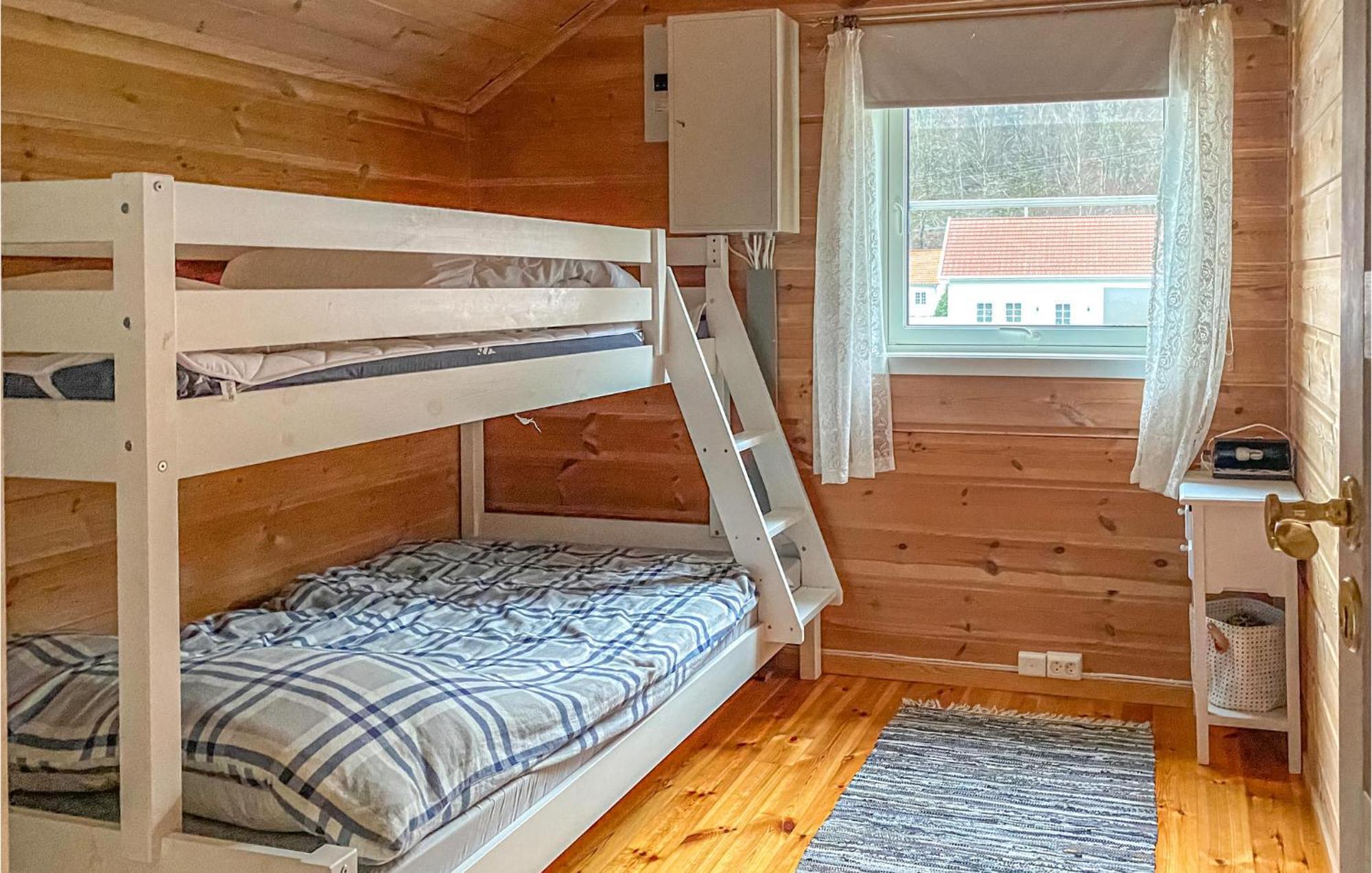 2 Bedroom Stunning Home In Lyngdal Kültér fotó