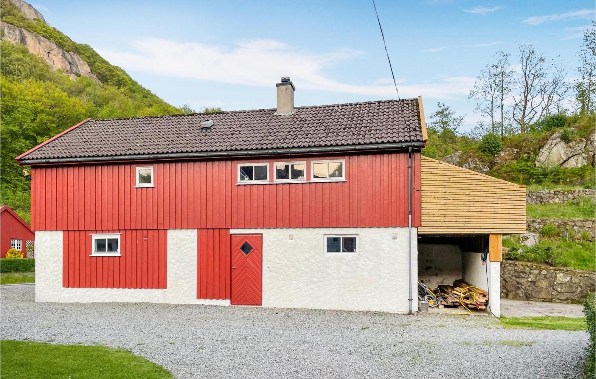 2 Bedroom Stunning Home In Lyngdal Kültér fotó