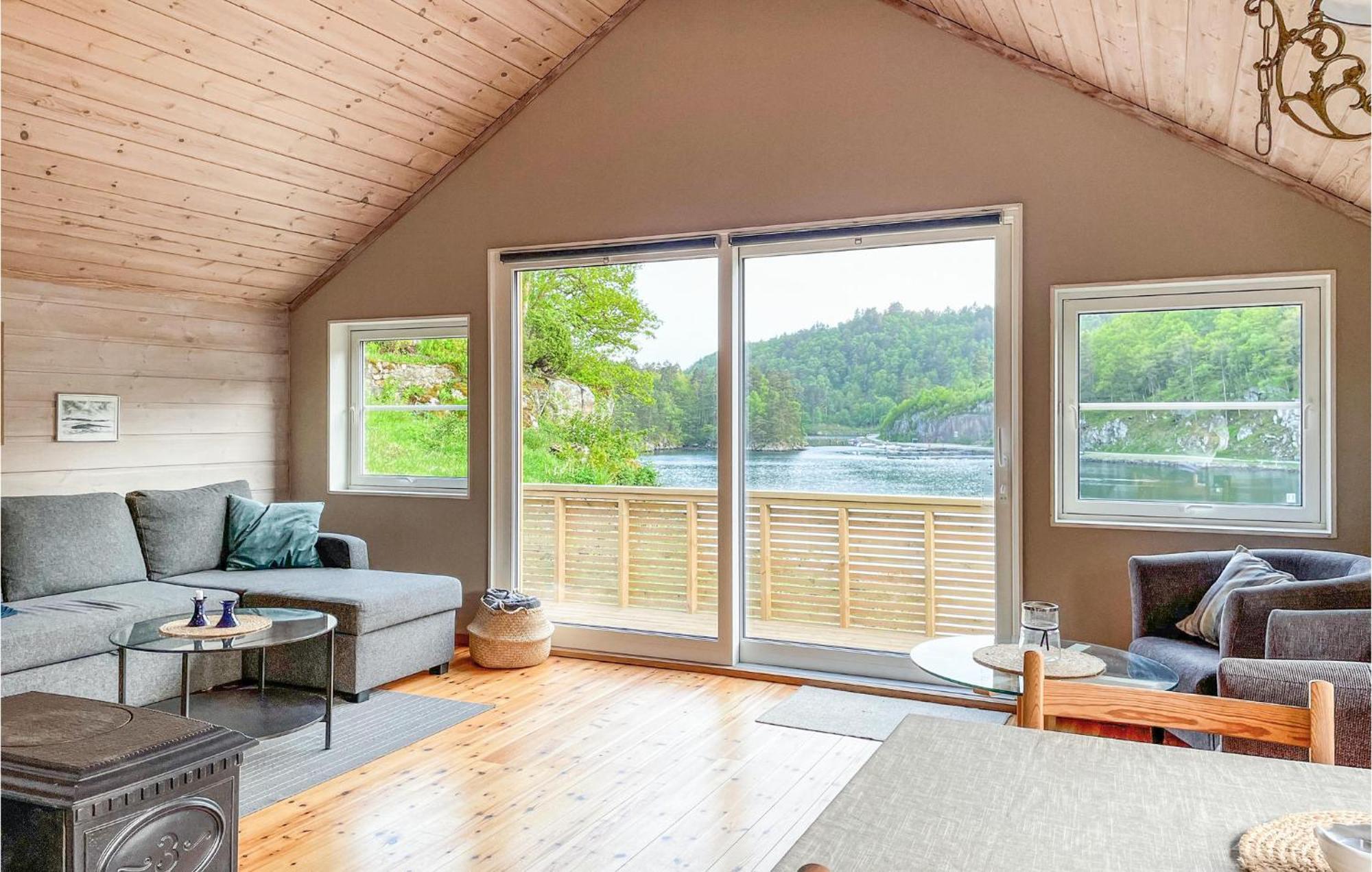 2 Bedroom Stunning Home In Lyngdal Kültér fotó