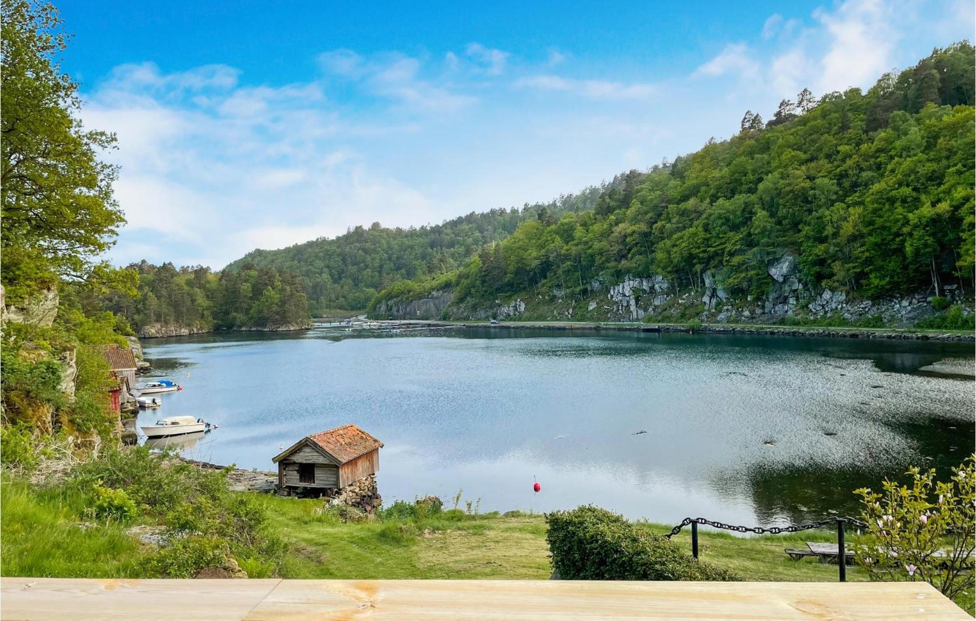 2 Bedroom Stunning Home In Lyngdal Kültér fotó