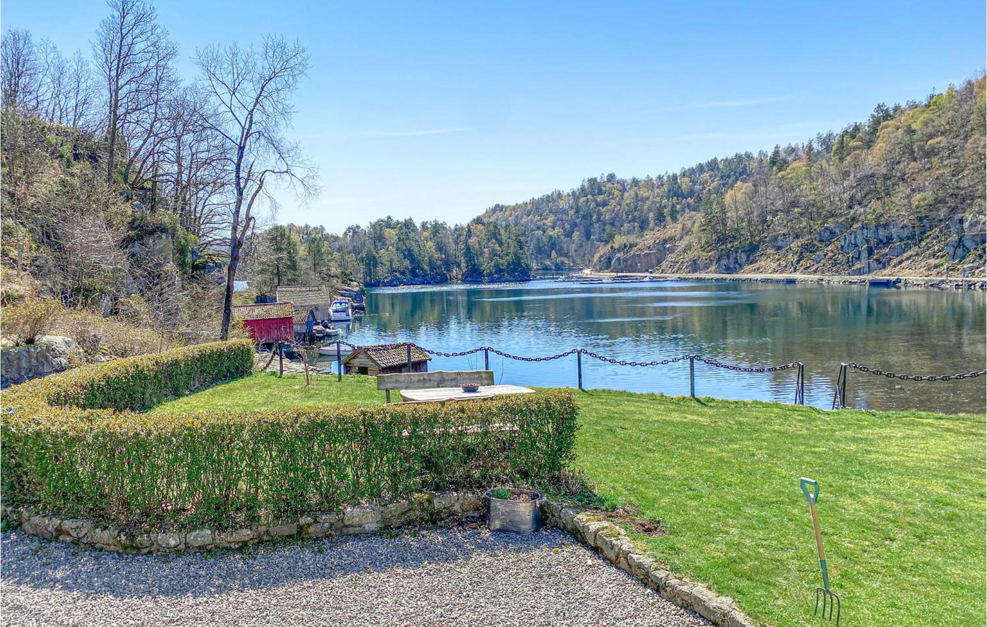2 Bedroom Stunning Home In Lyngdal Kültér fotó