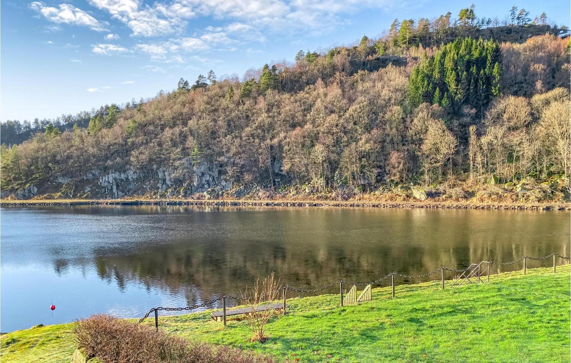 2 Bedroom Stunning Home In Lyngdal Kültér fotó