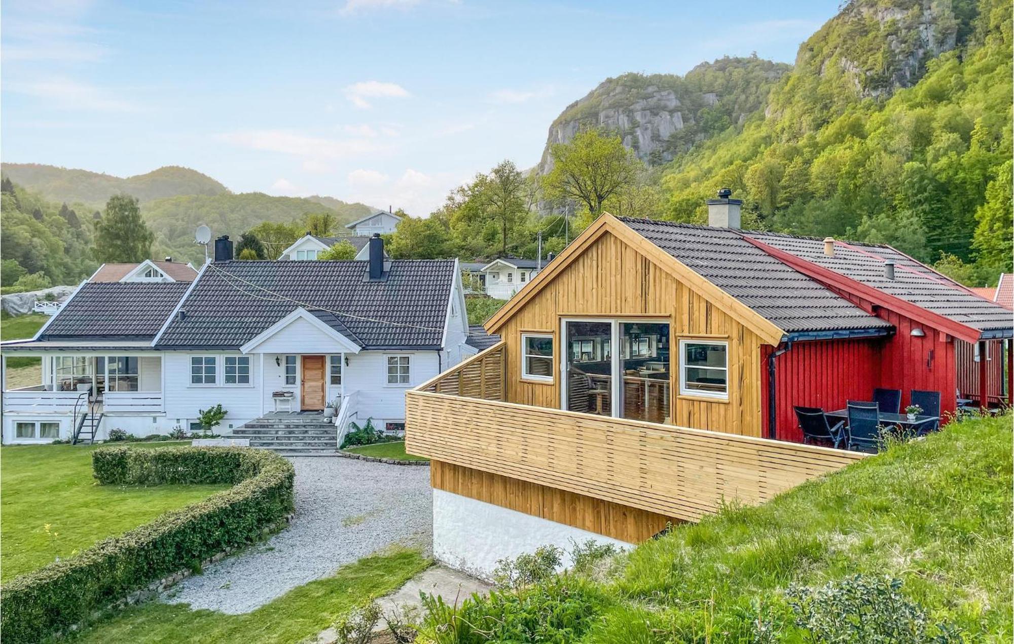 2 Bedroom Stunning Home In Lyngdal Kültér fotó