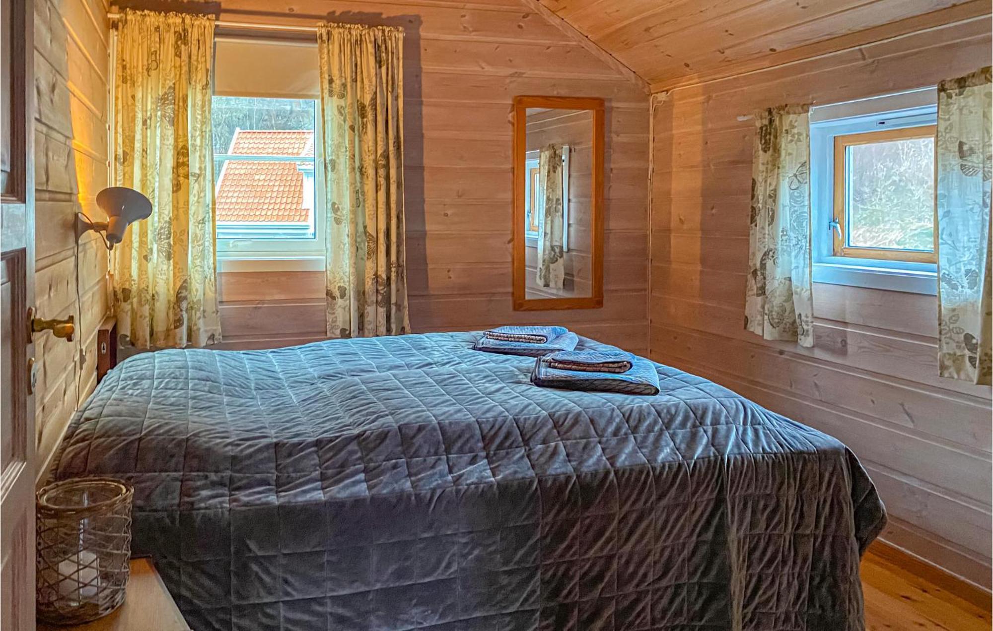 2 Bedroom Stunning Home In Lyngdal Kültér fotó